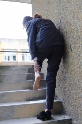 DXG-Z5-1-018【435P+2V】校园偶遇制服肉丝足长腿女同--套图视频