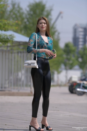 6555错位时空PK【743P】身材高挑的紧身皮裤长腿美女套图