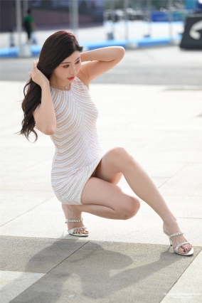 NO.6211 白S包Tq【138P】超短包裙大白腿长腿极品车模美女图片