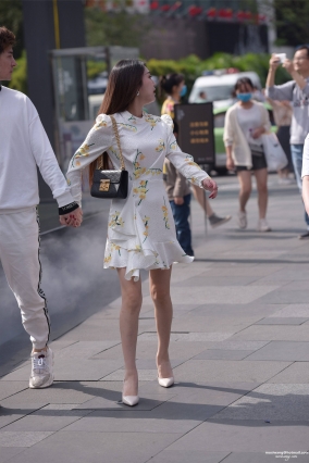 403白Q【75P】逛街的白色短裙大长腿女孩套图