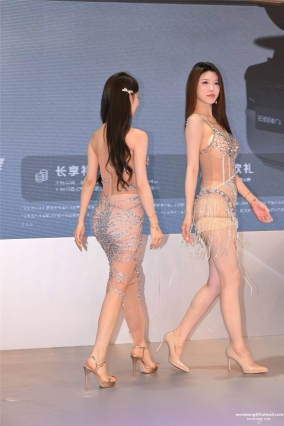 No.9383 闪闪亮SQ【92P】车站现场大长腿高跟鞋美女套图