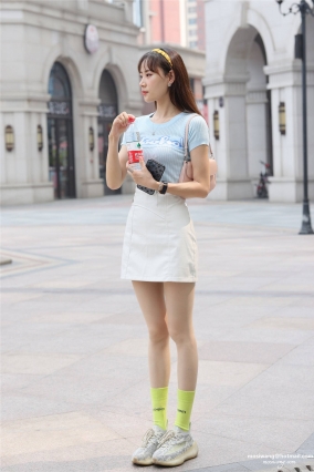 2281白色短Q【511P】青春靓丽的白色短裙长腿美女图