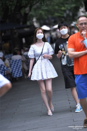 白色长Q【79P】白色长裙裸足高跟鞋少妇图片