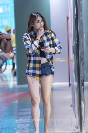 时尚漂亮美女，热裤性感魅力长腿小姐姐