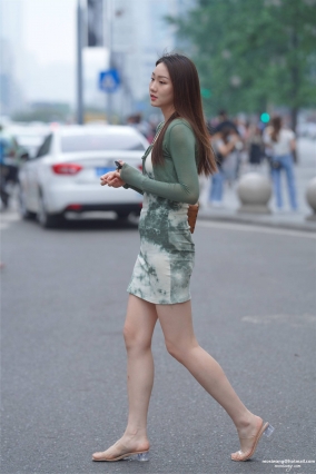 晕染风气质MN【94P+1V】逛街的超短包裙长腿美女套图视频
