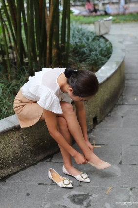 DXG-Z5-2-019【248P】教室里的短裙肉丝足长腿美女同--套图