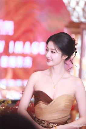 王楚R-MoX长裙【100P】王楚然长裙神仙颜值长腿美女图片