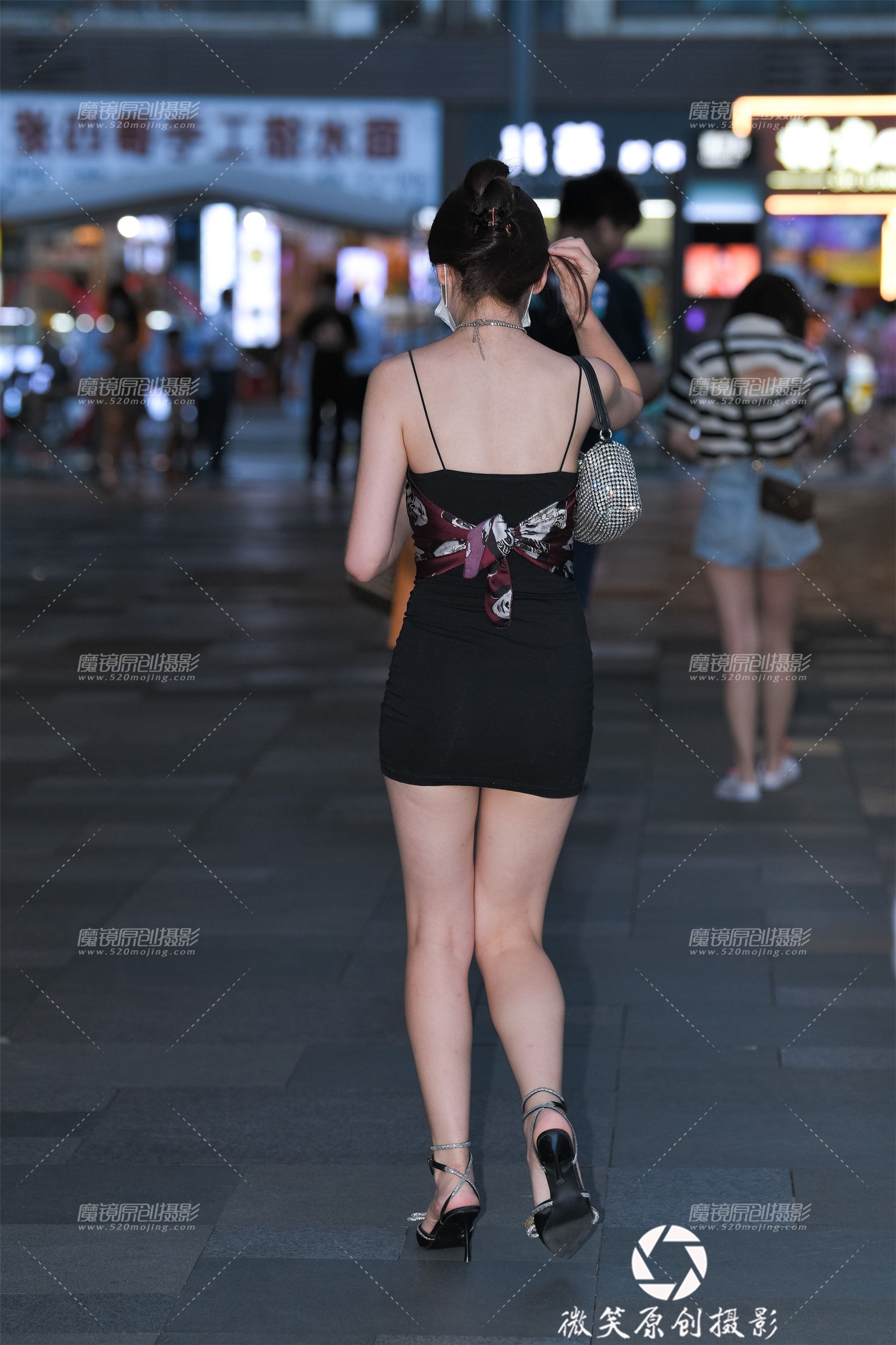 18-黑色吊带短裙美女 [17P]-005630aongomxm7mm746o8.jpg