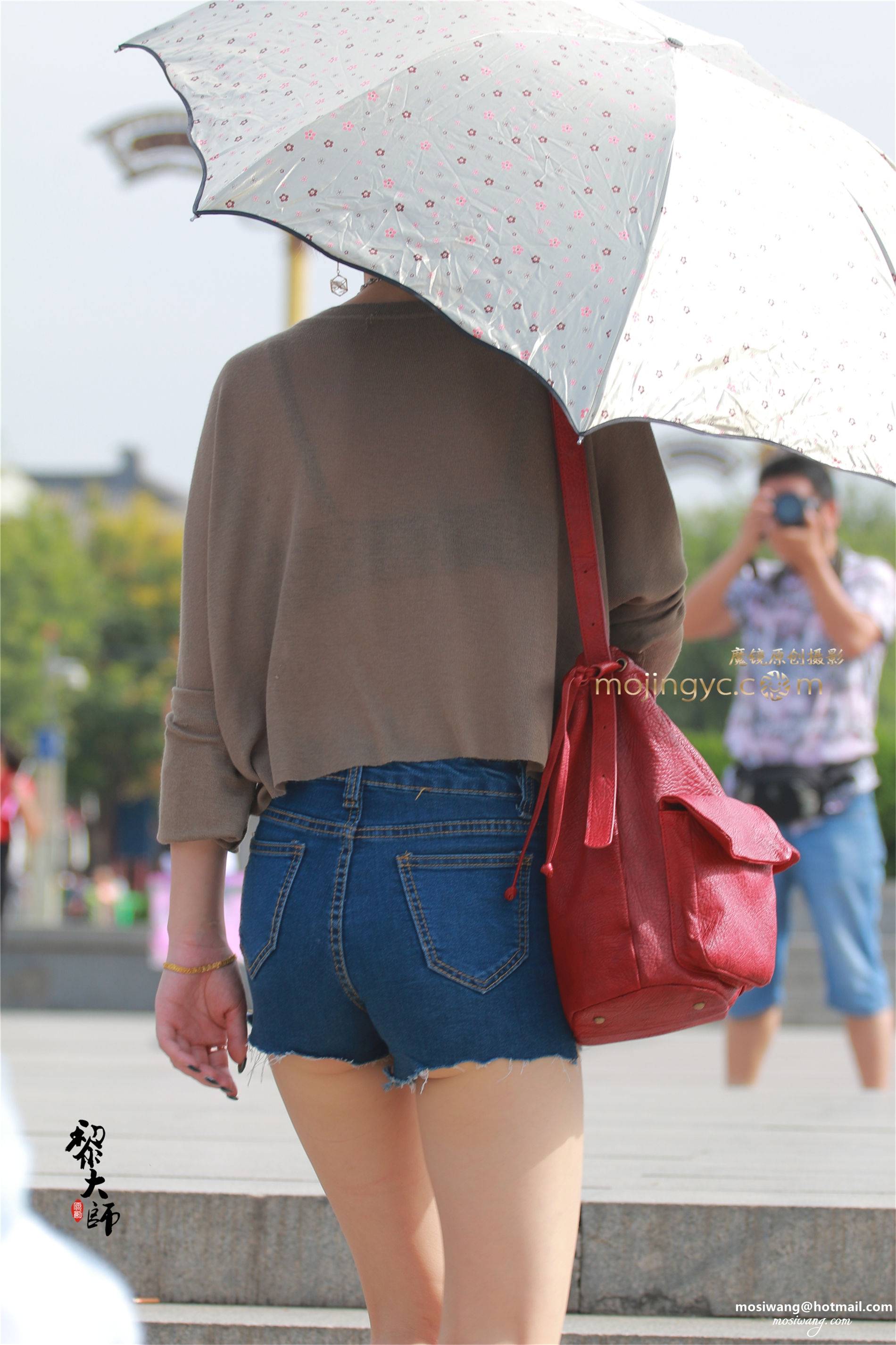 02-诱惑的露腰小热裤紧臀 [20P]-202037fd4x2aggx5775z2u.jpg