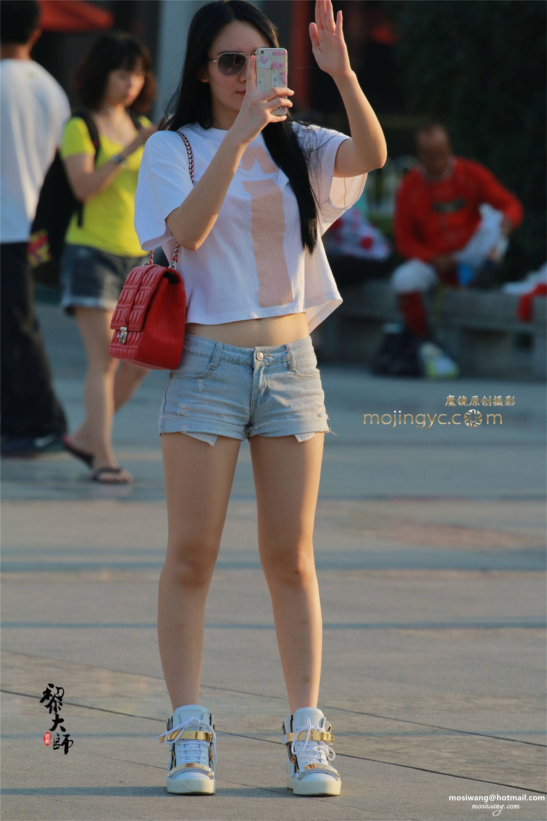 02-两个美女吹泡泡 [30P]-105435icnbzfatogcbktgg.jpg