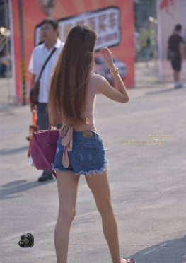 牛仔短裤美女