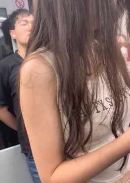 73765地铁独自一人的牛仔短裙极品长腿小妹妹视频