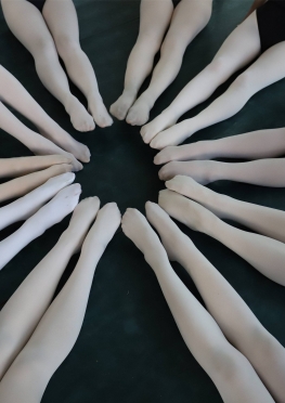 DXG-W001【825P+1V】舞蹈室好多白丝美足长腿女同--套图视频