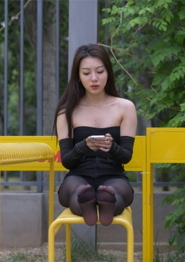 72555长发飘飘的超短热裤黑丝足大长腿美女视频