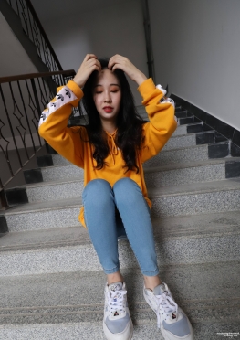 DXG-S001【255P+1V】楼梯上的蓝色牛仔裤蕾小姐姐女同学