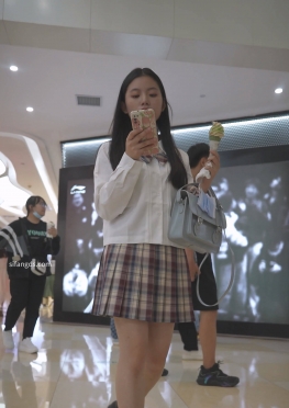 72540逛商场的jk短裙美女视频