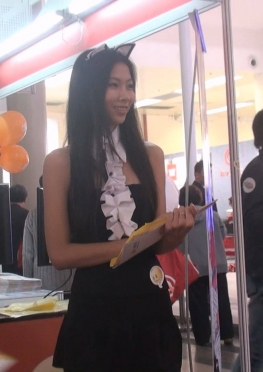 65863-65870魔镜街拍舞台上跳舞的短裙大长腿美女视频