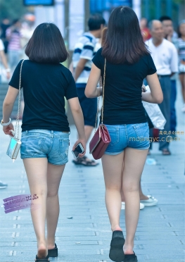 短裤，丰腴，超短紧身牛仔热裤小姐姐