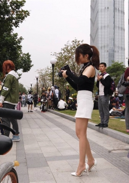 74785-74791爱拍照的白色短裙长腿美女视频
