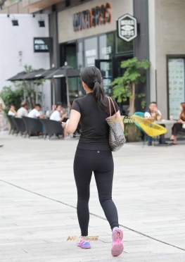 日常运动装紧身瑜伽裤长腿女孩