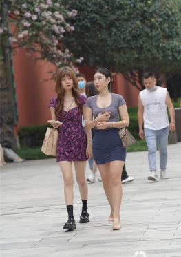 33630【69P+1V】两位逛街的超短包裙大长腿女孩套图视频