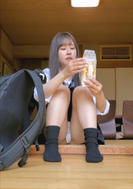 72569来我家做客的jk短裙小姐姐，同班同学小姐姐视频