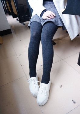 DXG-S012【116P】坐在课桌上的厚黑美学小姐姐女同学