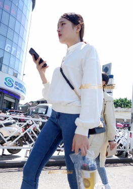 魔镜街拍第一站九分蓝牛，学生制服美女