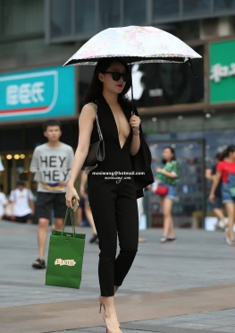 6696HES深V【24P】身材丰满的长腿小姐姐套图