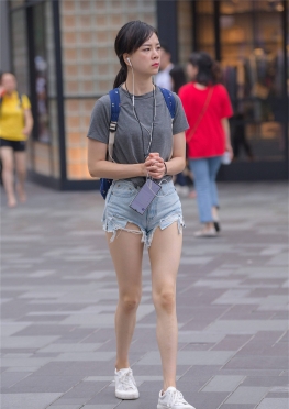 478牛仔RK【95P】逛街的牛仔热裤白腿长腿小姐姐套图