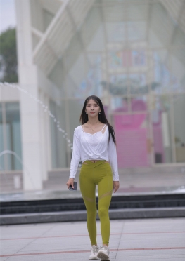 6877黄绿色瑜伽K【933P】在玩耍的紧身瑜伽裤长腿漂亮姐姐