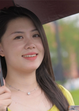 73739知性丰满的黄颜色包裙长腿美女视频