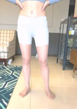 71426-71429在家里拍照的紧身裤长腿女同--视频