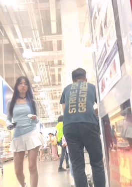 73789逛超市的白色超短裙大长腿美女视频