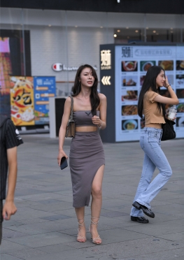 HS套装Qun【115P】逛街的开叉短裙翘臀长腿美女