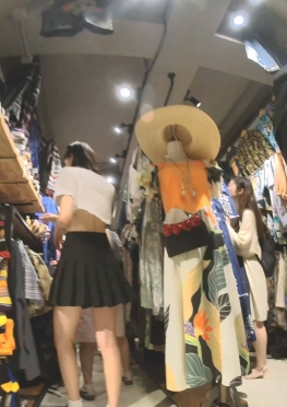 73776逛服装店的短裙长腿极品美女视频