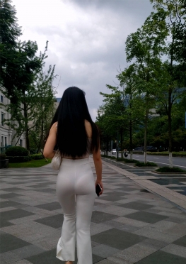 72779-72786戴着口罩去乘地铁的紧身裤翘Tun长腿美女同学视频