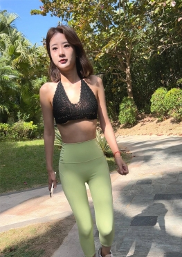 72897-72900一个人闲逛的紧身瑜伽裤大长腿美女视频