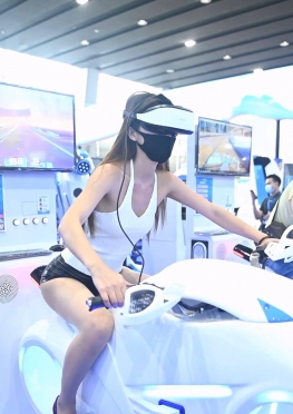 72603-72611电玩城的超短紧身皮短裤肉丝足长腿美女视频