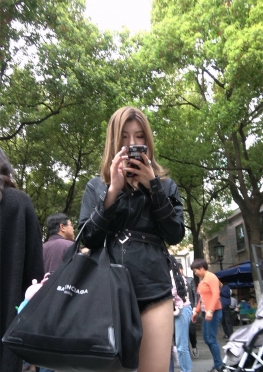 75034-75035等人的超短牛仔热裤长腿美女视频