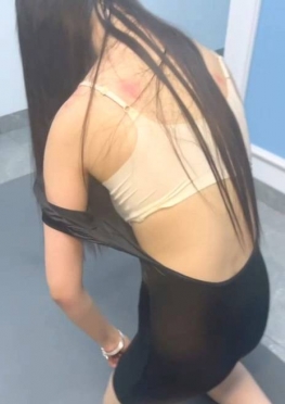 71538来家里做客的油量黑色超短连衣短裤长腿美女同--视频