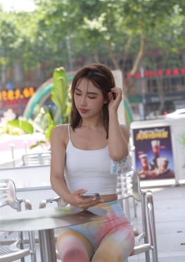 74569五颜六色的紧身裤瑜伽裤大长腿美女视频