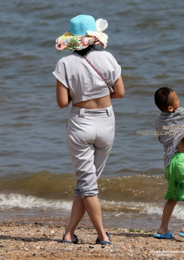 海边的套装小姐姐
