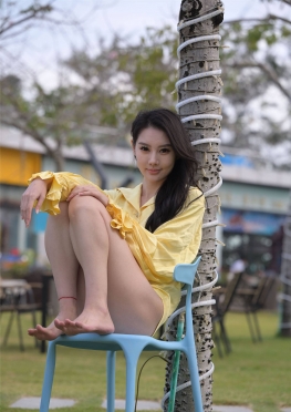 6448我不是皇侯【500P】闲逛的超短热裤大白腿翘臀美女套图