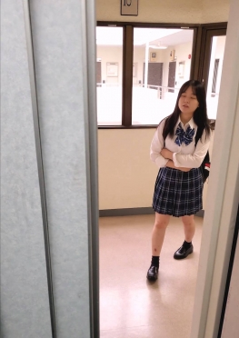 72581-72582每天下班回家遇到的jk短裙白腿小姐姐视频