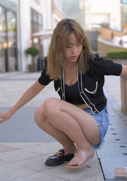 12512记得 牛仔Dk【717P】换鞋子的超短牛仔热裤短裤美女