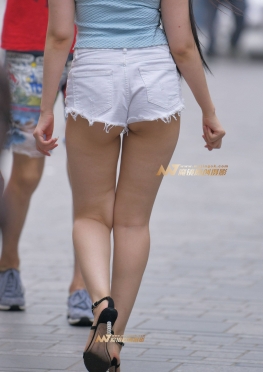 身材丰满性感美女