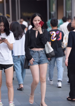 394牛ZRK【46P】逛街的两位热裤大白腿长腿美女套图