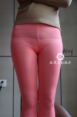 C261【107P】3a街拍第一站粉色紧身裤翘臀长腿美女套图