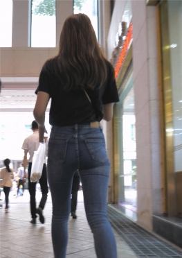 75124-75125街拍逛街的紧身牛仔裤长腿小姐姐视频
